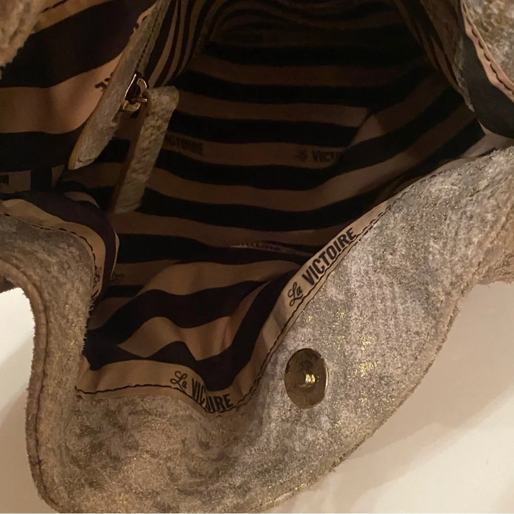 POUR LA VICTOIRE BAG HOBO GRAY TEXTURED SKIN LOOK LEATHER GOLD SNAP CLOSE TOP